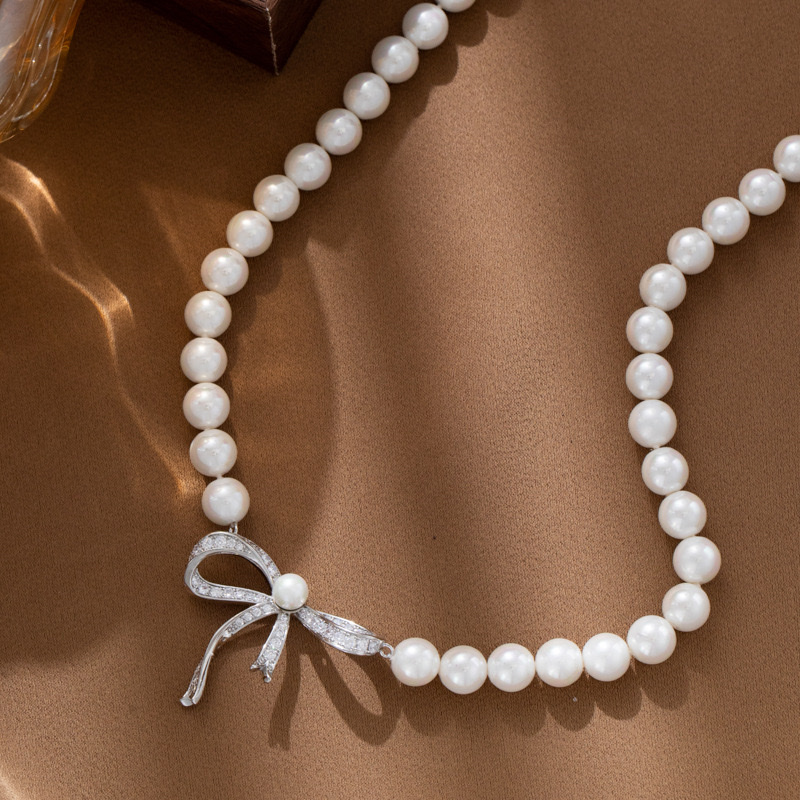 Butterfly pendant necklace is a short, elegant, simple, fashionable and exquisite accessory for women detail image 3