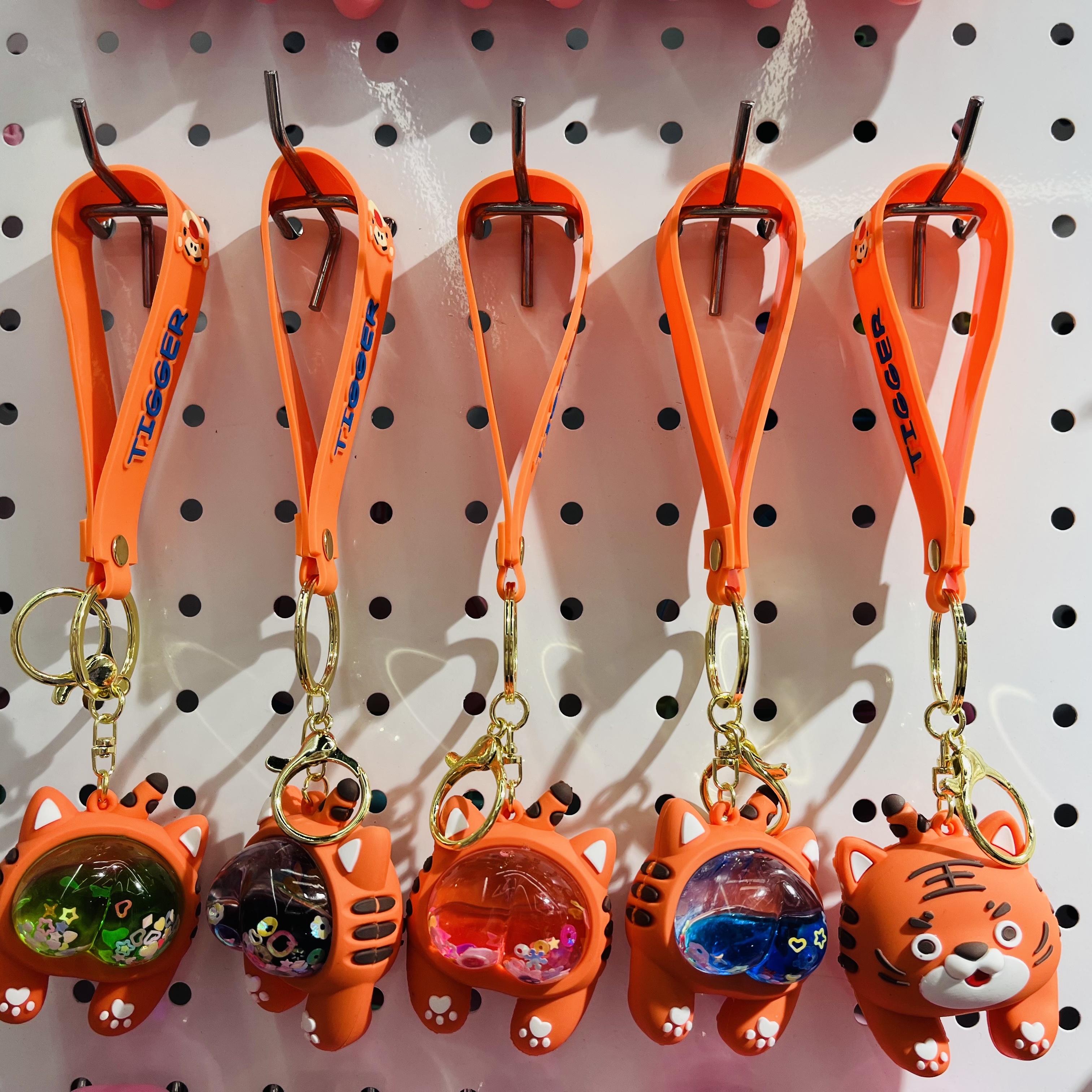 2024新款流沙瓶钥匙扣 女士毛绒挂件 钥匙扣配件 可爱时尚创意礼品产品图