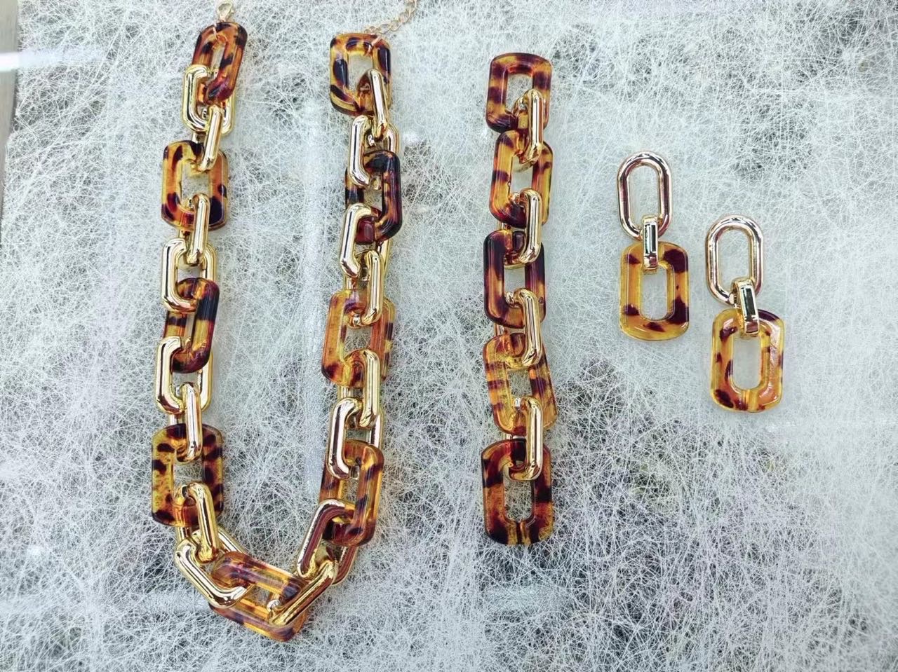 European and American cross-border exaggerated retro leopard print necklace, Korean version sweater chain, neck chain, necklace set for women wholesale Specification image