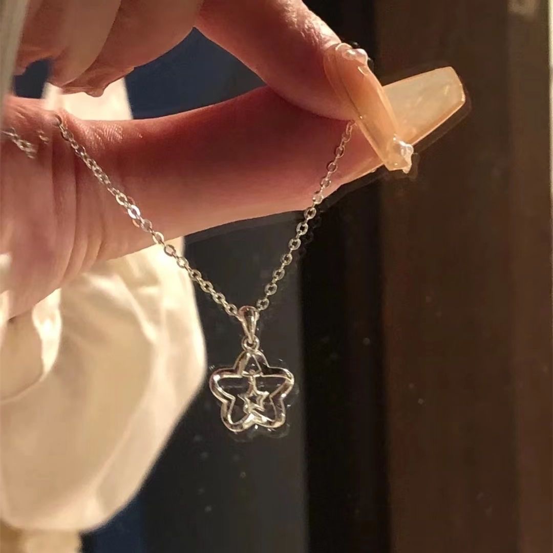 The same style of Xiaohongshu's dynamic lucky star necklace, a unique and elegant luxury gift for girls on Instagram detail image 3