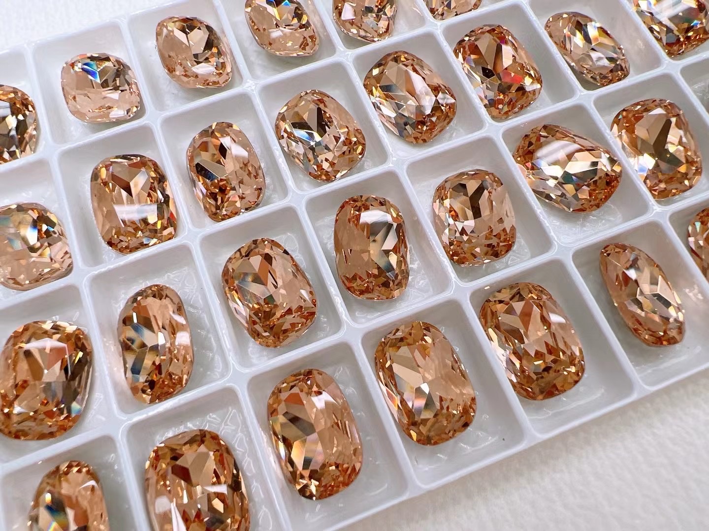 施华洛世奇玻璃手缝钻，秋天美拉德色系，秋冬的专属色系
玻璃水晶，用于服饰，头饰，手机壳，各种饰品，各种各种DIY详情图4