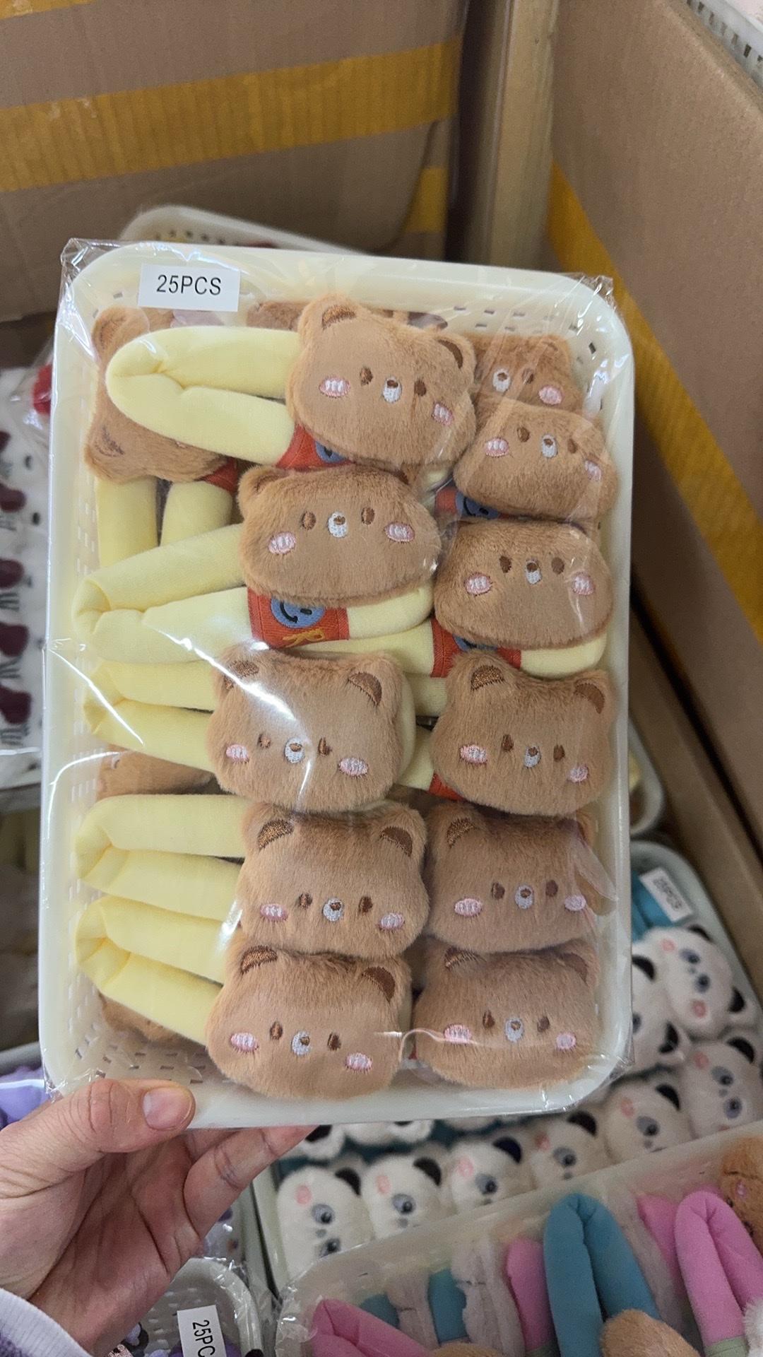 The popular big BB clip is a new 2024 autumn/winter style forehead clip with a fluffy little bear clip Application Scenario