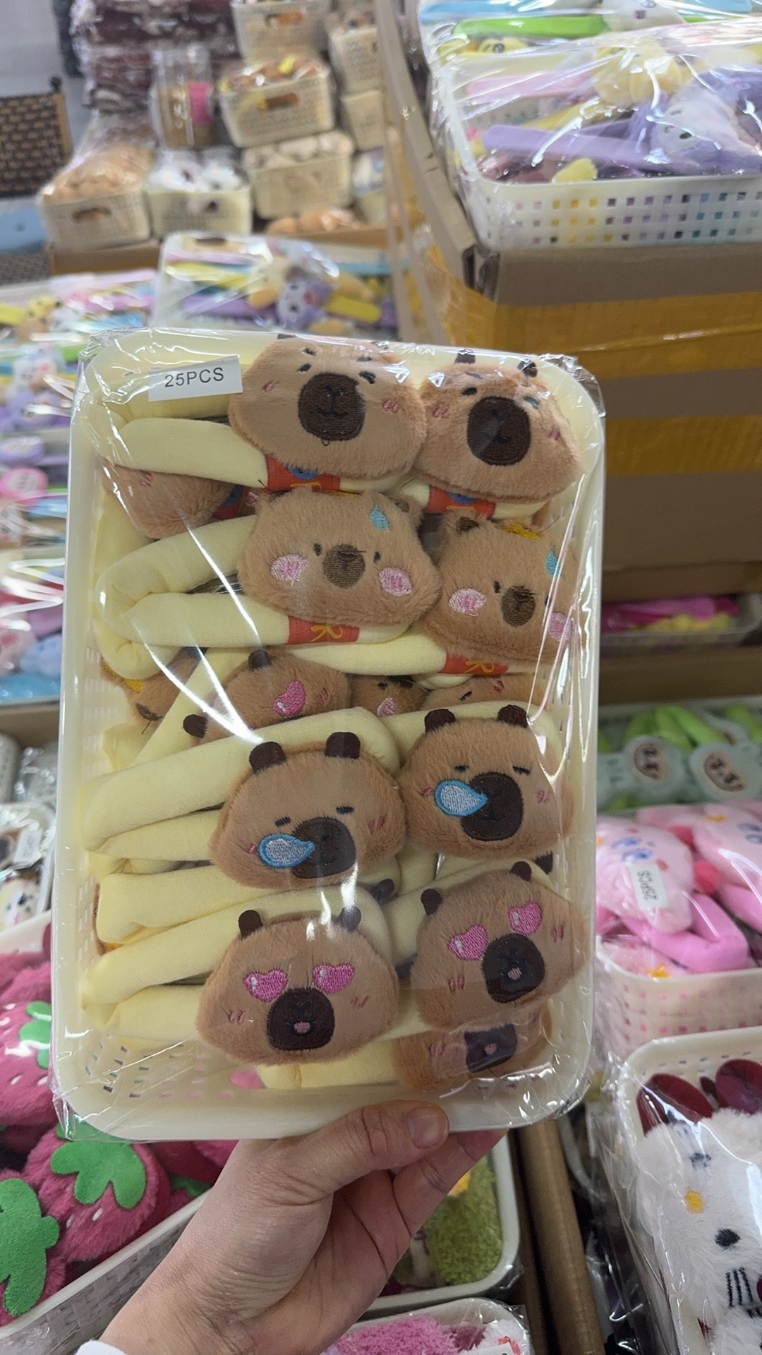 The popular big BB clip is a new 2024 autumn/winter style forehead clip with a fluffy little bear clip Specification image