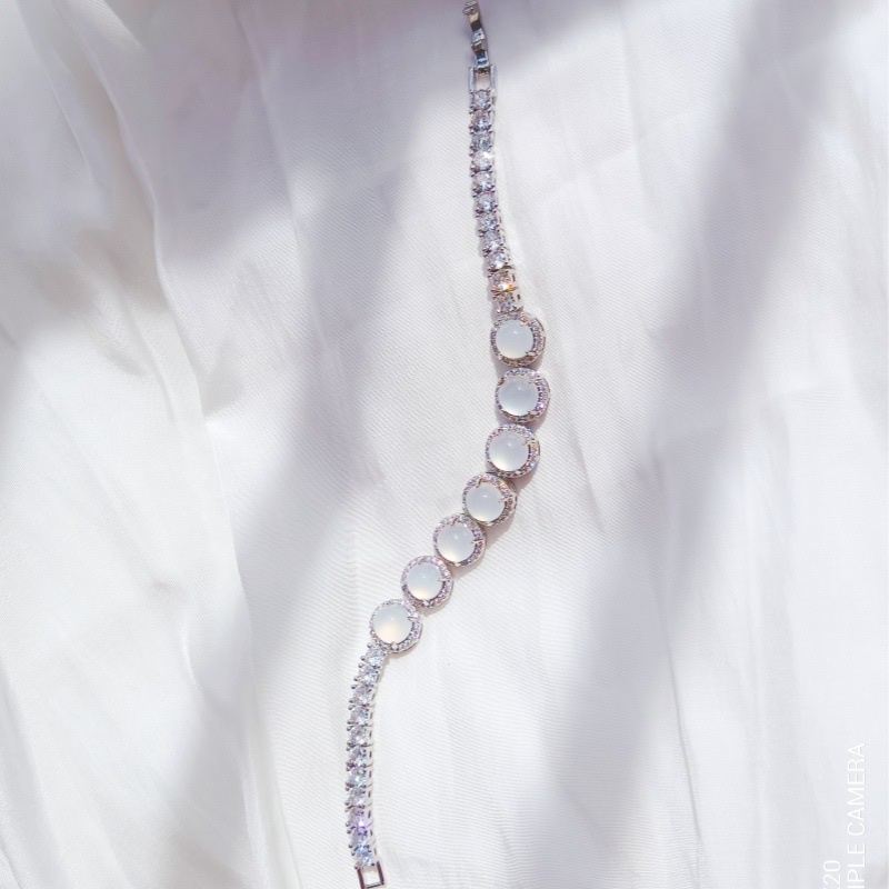 厂家批发高品质镶嵌阳绿天然玉髓手链微镶满钻豪华玉髓手链女产品图