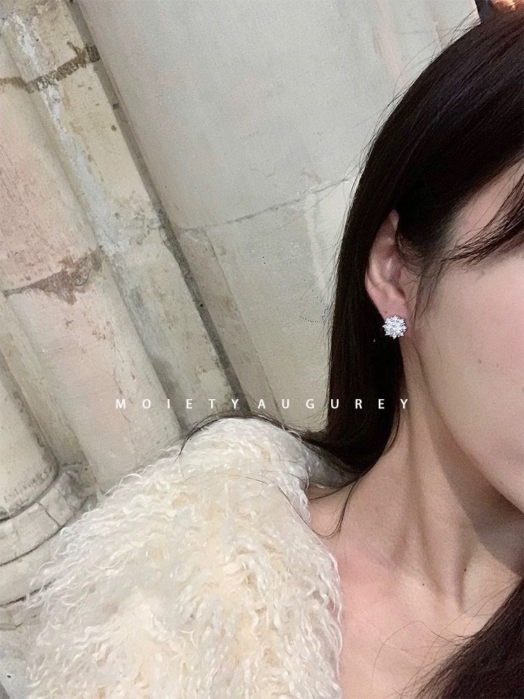 多拉西拉 小太阳花满钻精致小耳钉百搭优雅时尚 925银针详情图5