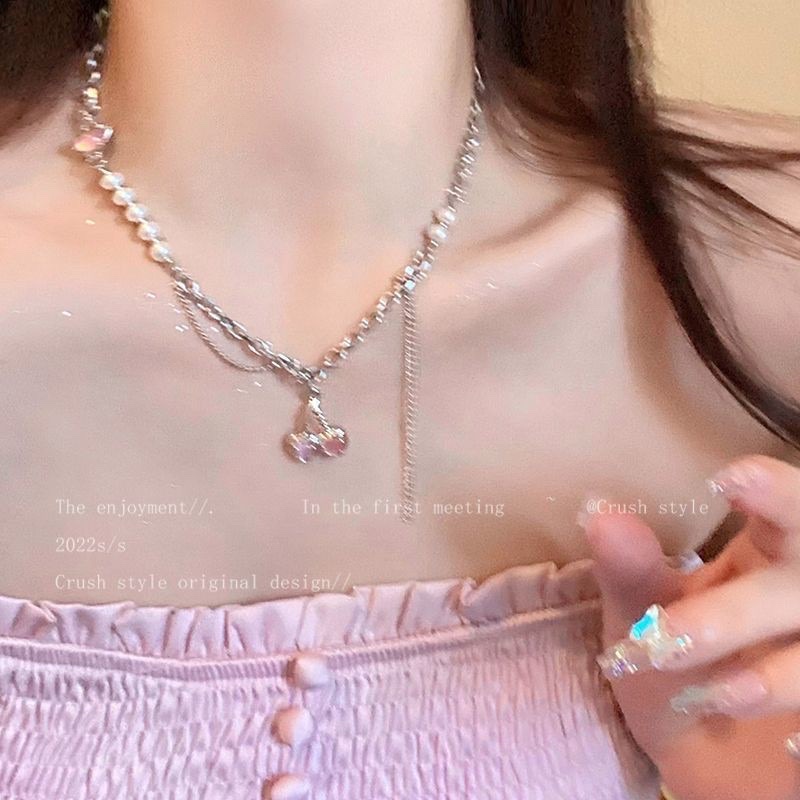 Sparkling diamond and silver pearl necklace for women, 2024 New bestseller design, high-end collarbone chain, light luxury and niche necklace Item Picture