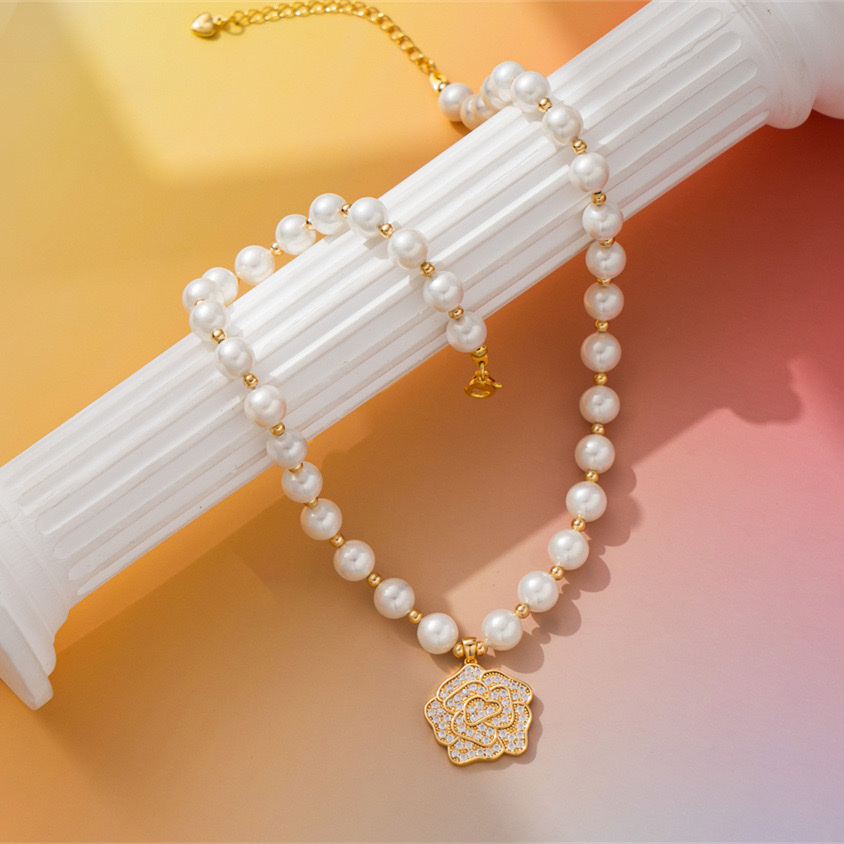 European and American style silver jewelry pearl necklace with pearl inlay, elegant ladies' jewelry, fashionable and trendy accessories, exquisite gifts Application Scenario