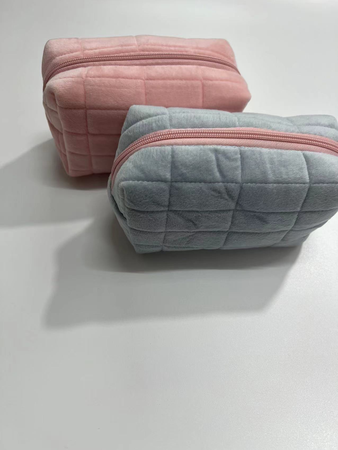 1爱心绣花简约化妆包女 ins风格化妆包 轻便便携收纳包 美妆工具整理包详情3