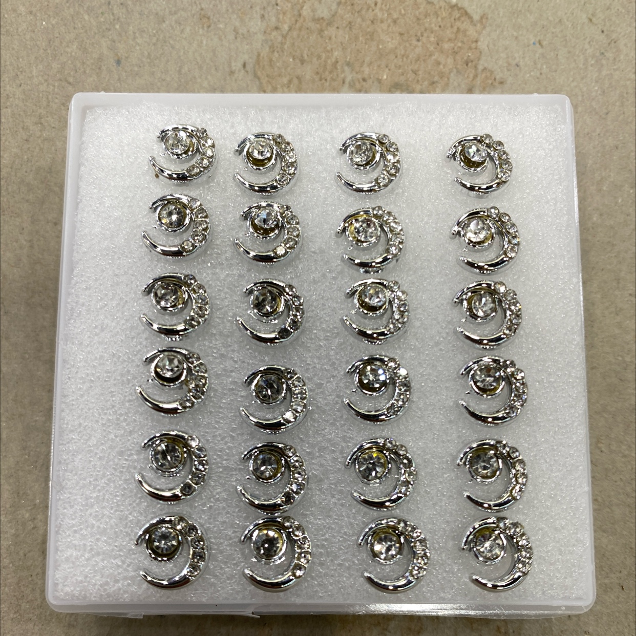 时尚饰品精选 多钻星月耳钉独特设计玻璃耳环