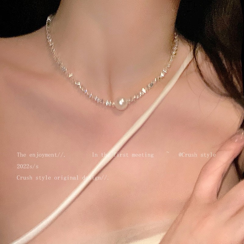 Sparkling diamond and silver pearl necklace for women, 2024 New bestseller design, high-end collarbone chain, light luxury and niche necklace detail image 3