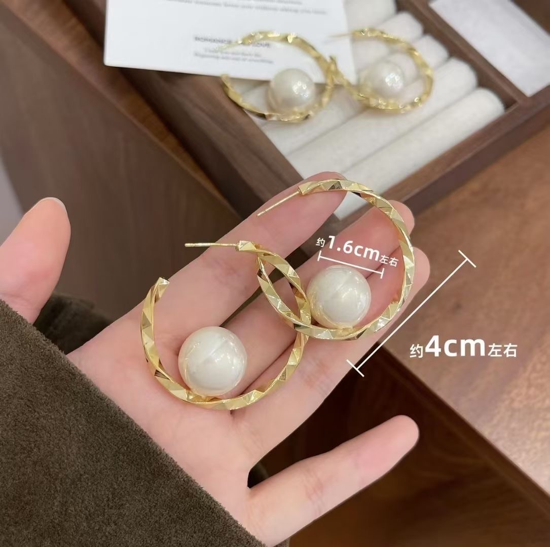 Imitation pearl earrings 2024 European and American retro Hong Kong style metal style Versatile earrings ring earrings for women