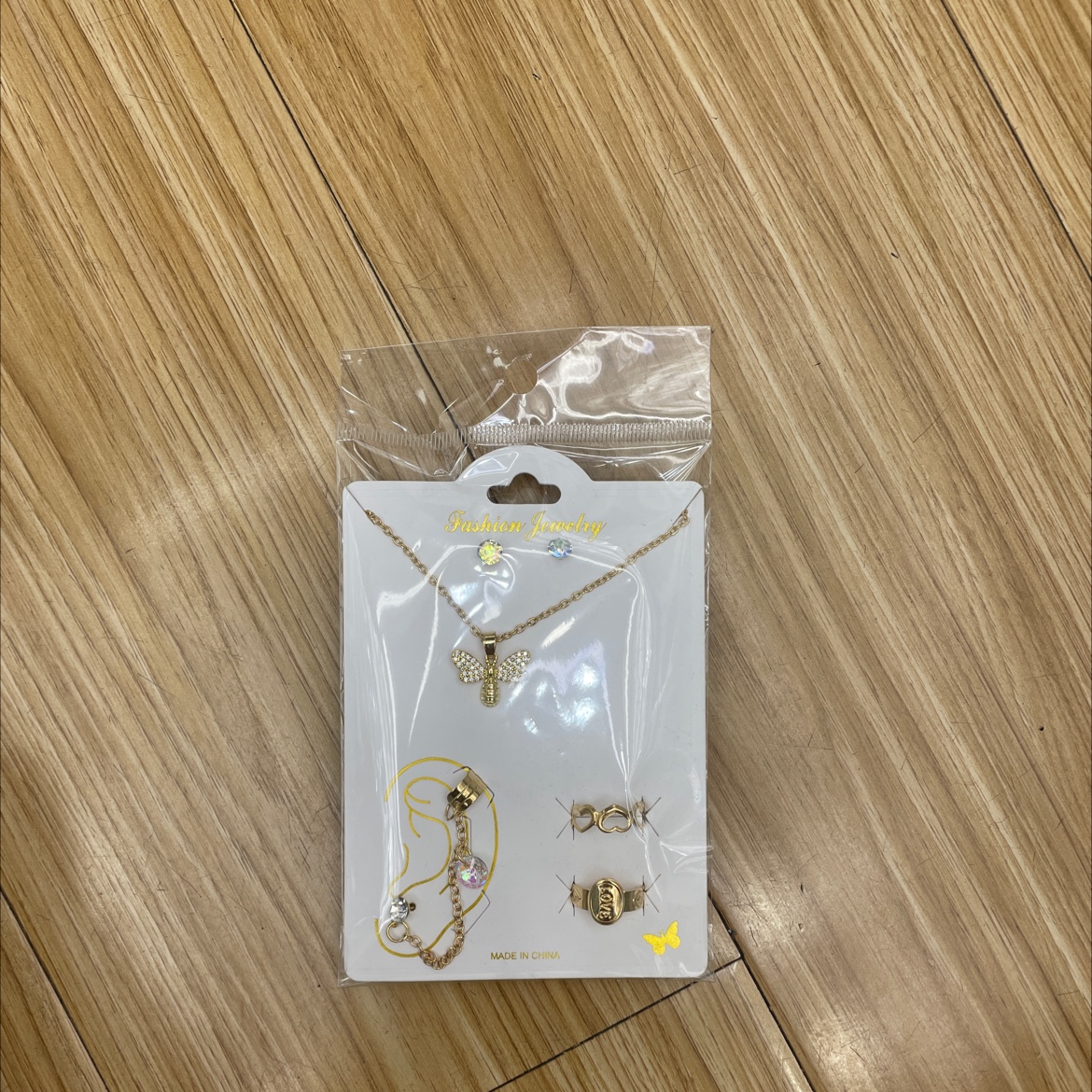 精致饰品 不锈钢玻璃耳环 独特设计耳饰 时尚耐用耳环装饰品 美丽耳部点缀