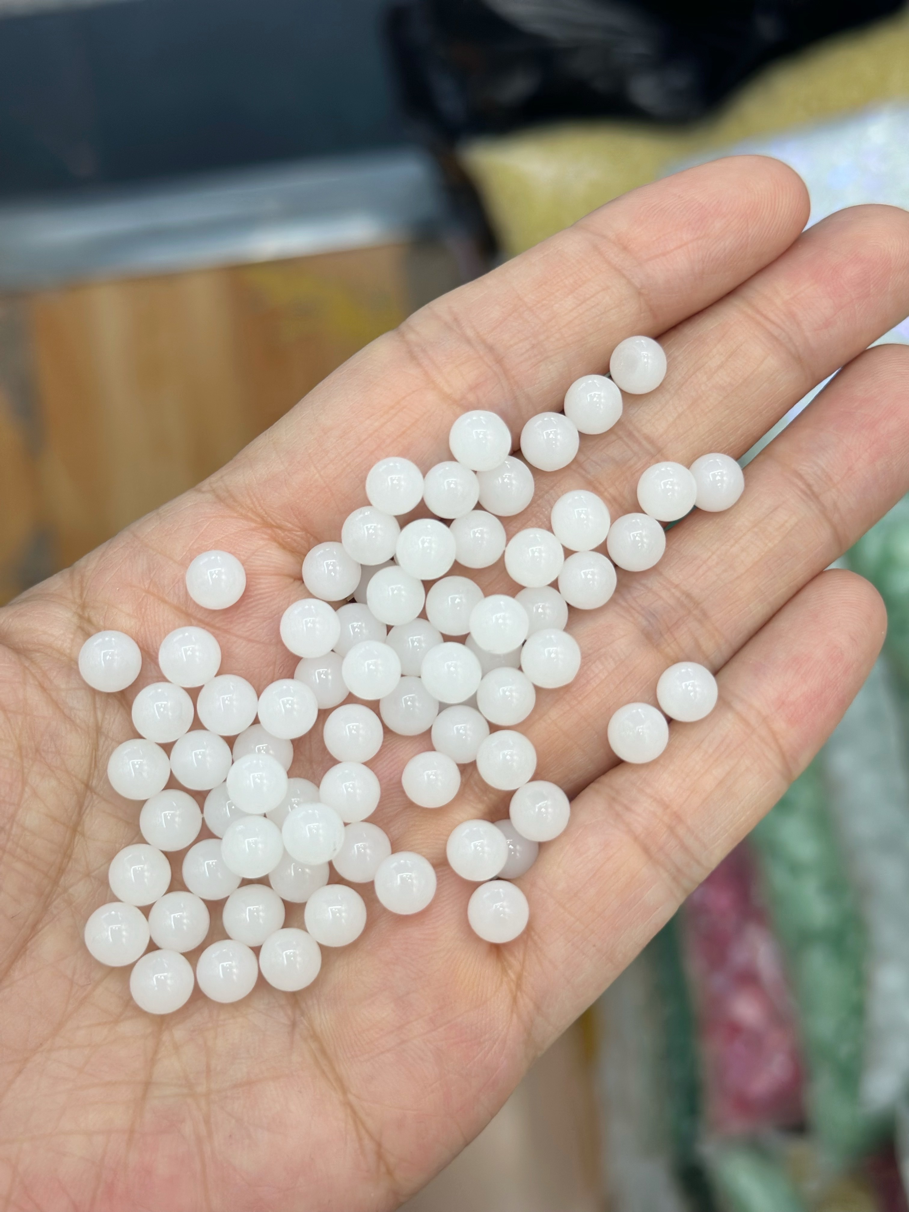 新品爆款 6mm无孔珠白玉青玉红色好事花生合金玻璃吊坠 金色挂件 diy手链项链饰品配件 详情图6