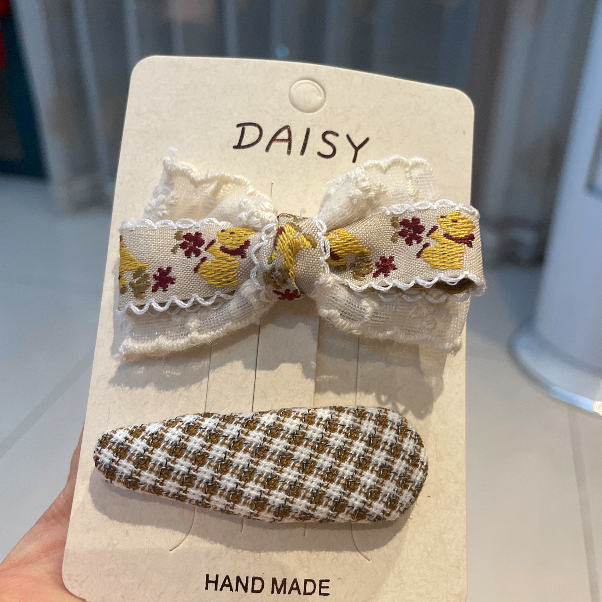 The 2024 new children's cute hair clip features a unique false hair band design. This summer children's cute hair clip is lightweight and adds fun to the wig Application Scenario