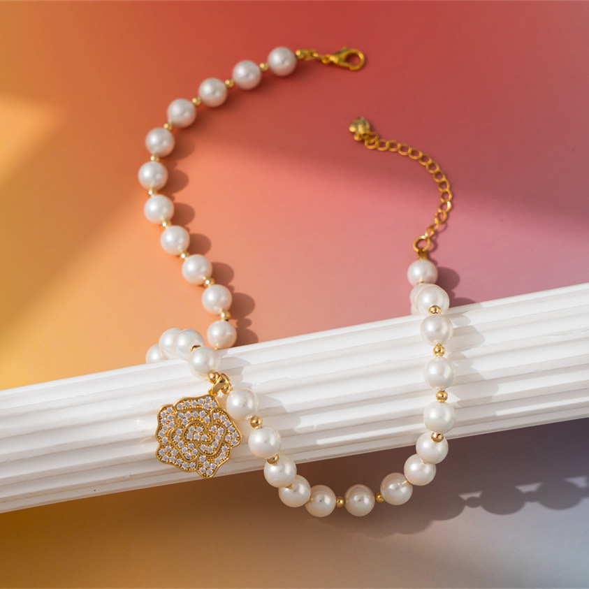 European and American style silver jewelry pearl necklace with pearl inlay, elegant ladies' jewelry, fashionable and trendy accessories, exquisite gifts details Picture