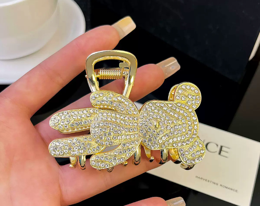 Super shiny, full of diamonds, small, cute little bear, girl's back head bun, metal shark clip headwear, hair clip Specification image