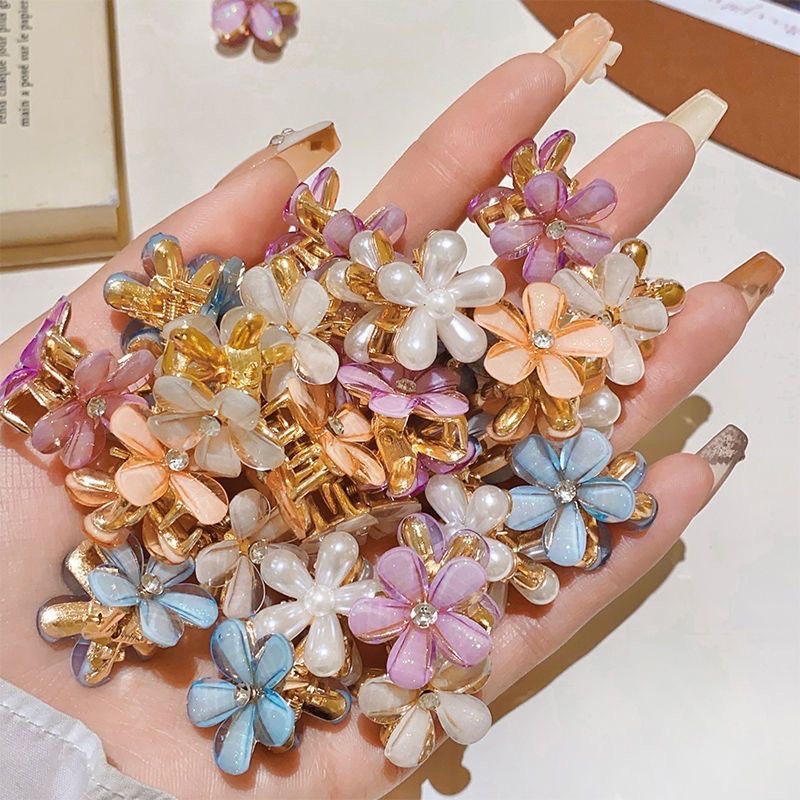 High-end flower-shaped small scratch-clip women's side bangs hair clip, 2023 new shark clip headwear, forehead cliffhanger headwear, hair clip