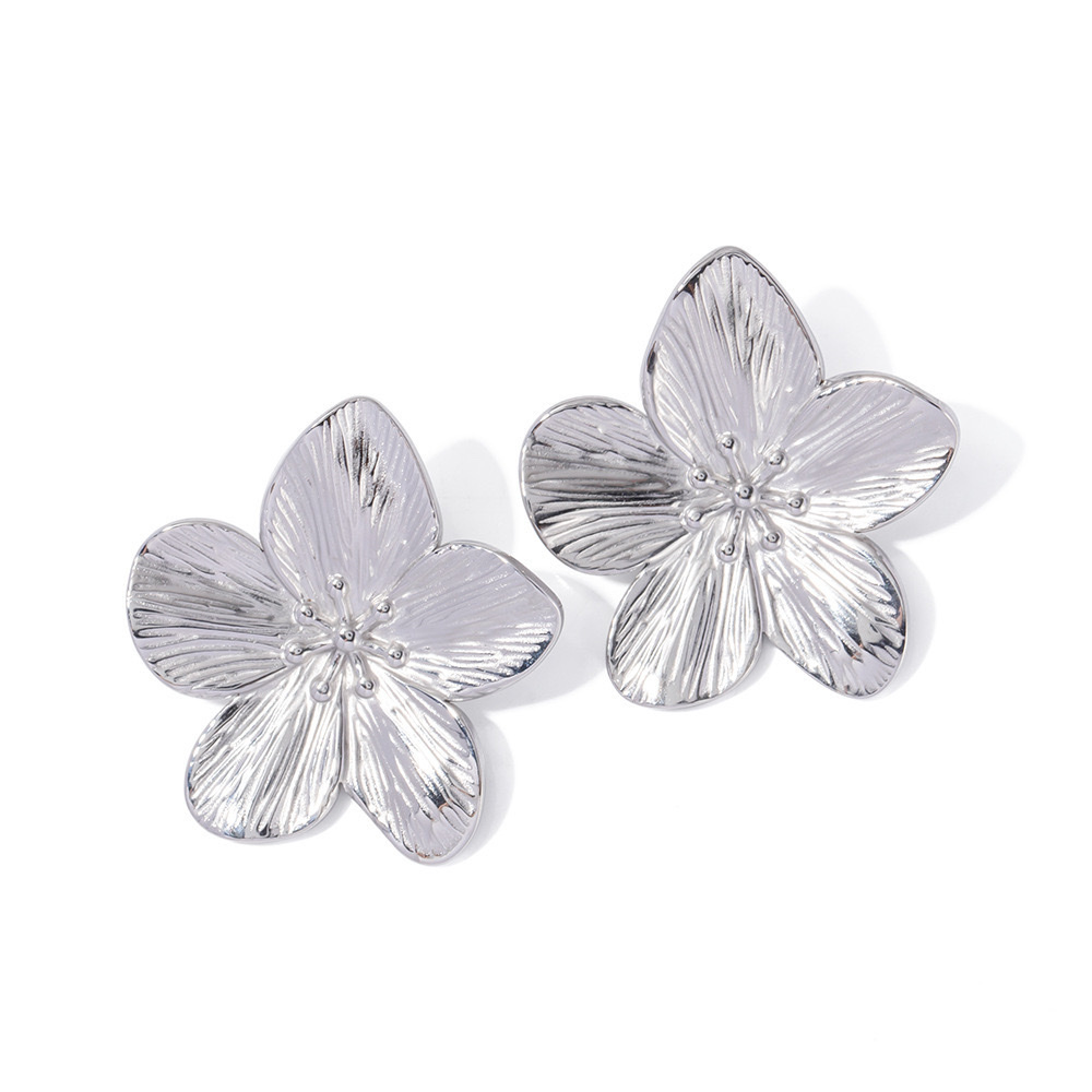Estilo de corte retro exagerado diseño sentido de oro cinco pétalos pendientes de flor anillo de diseño superior sentido de los pendientes de oído de las mujeres pendientes de oído detail image 2