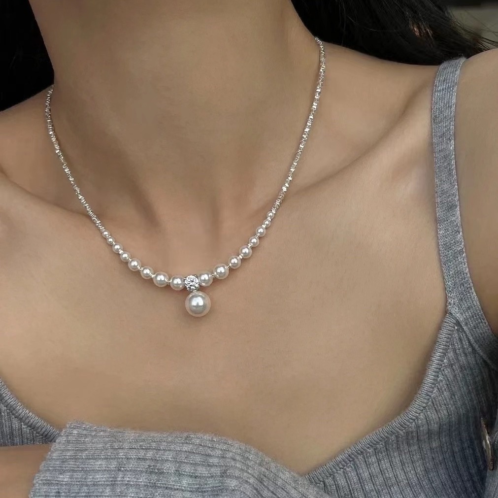 Sparkling diamond and silver pearl necklace for women, 2024 New bestseller design, high-end collarbone chain, light luxury and niche necklace detail image 6