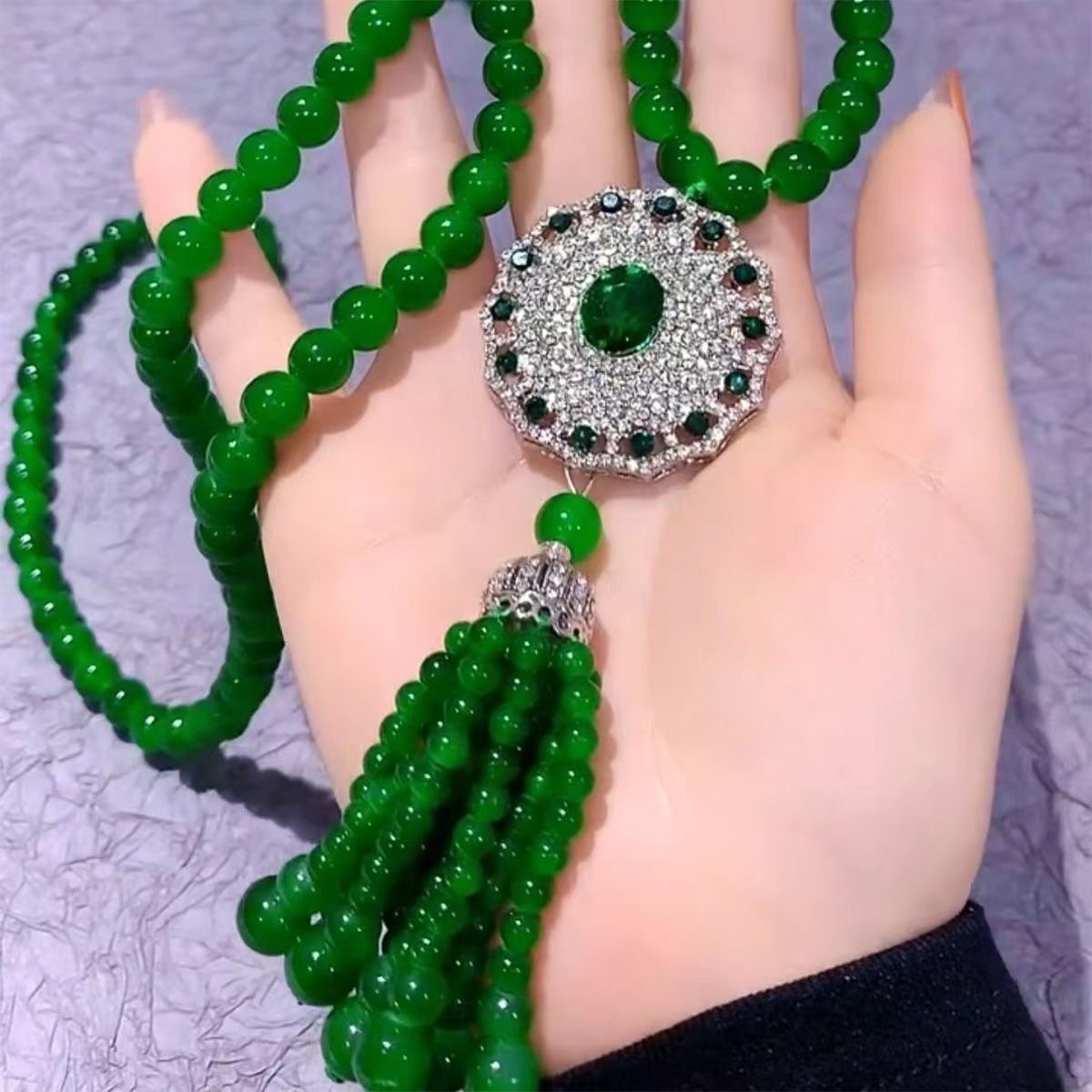 A high-end and luxurious green micro-inlaid diamond ruyi tassel long necklace, a new retro Chinese style and a fashionable green pearl necklace detail image 3