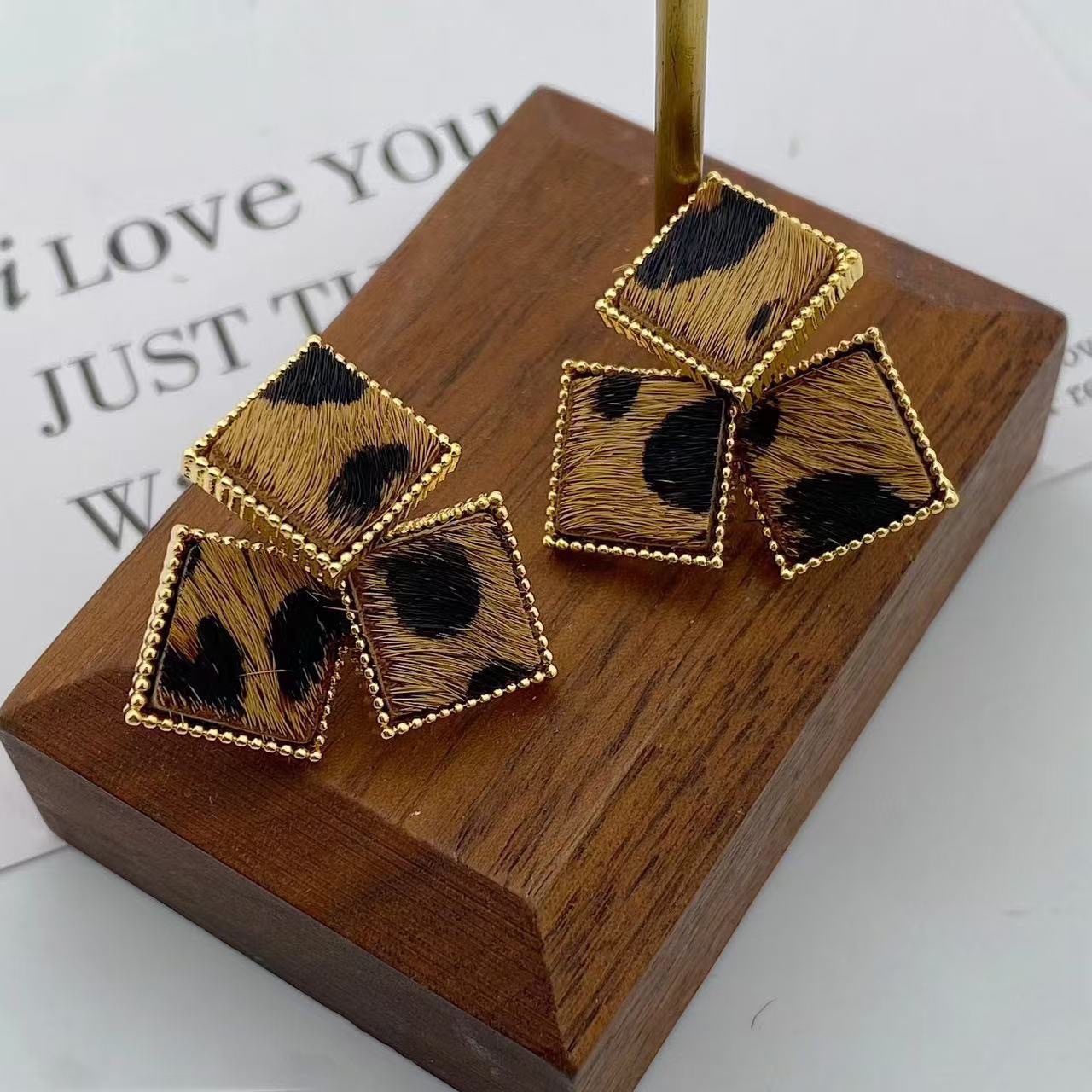 New autumn and winter cross-border woolen leopard print earrings from Europe and America, fashionable, elegant and high-end, with a touch of ethnic charm, silver needle earrings details Picture