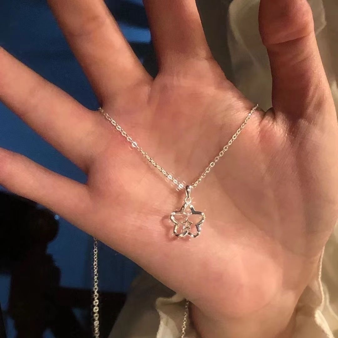 The same style of Xiaohongshu's dynamic lucky star necklace, a unique and elegant luxury gift for girls on Instagram detail image 5