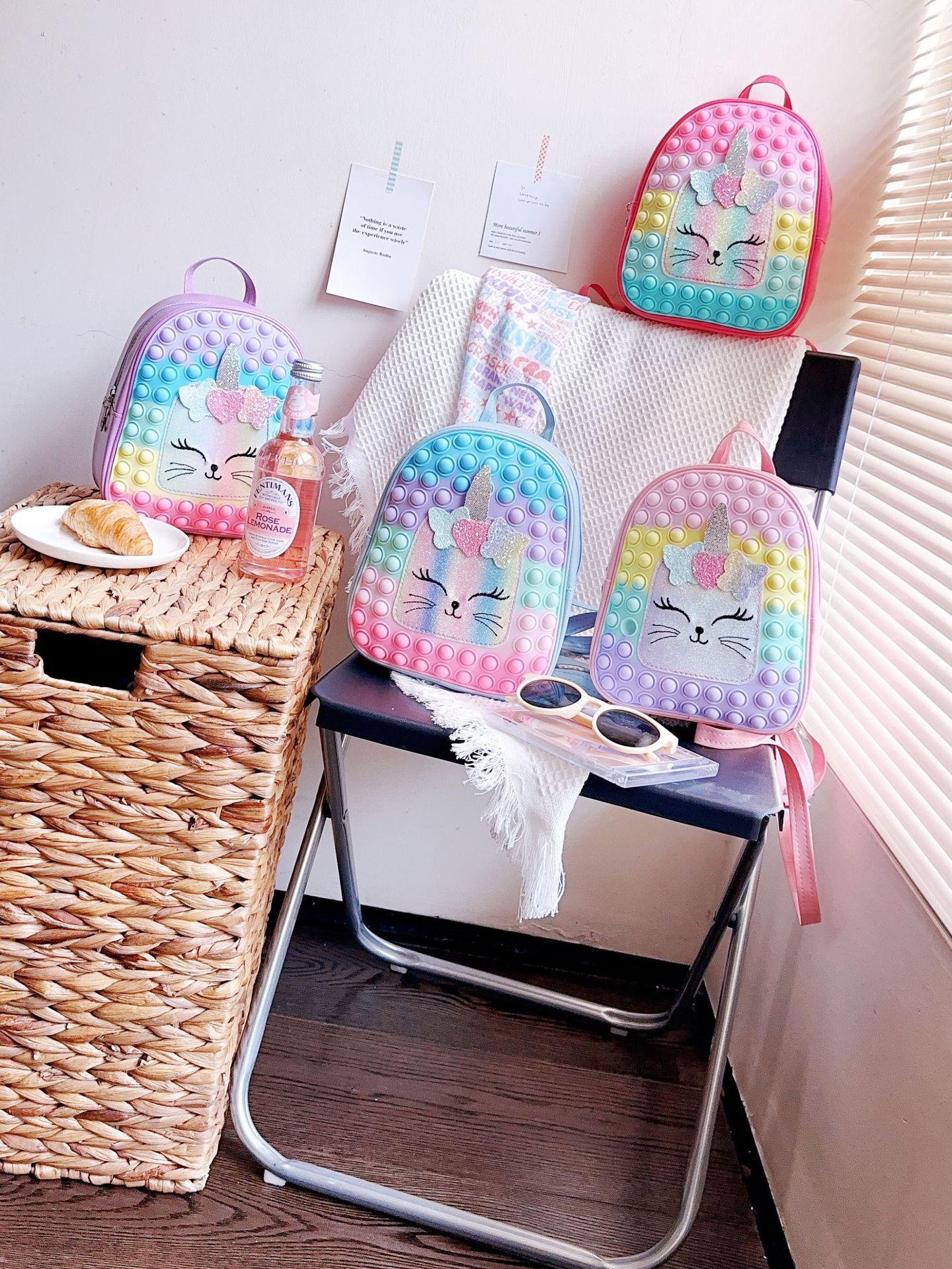 双肩背包实物图