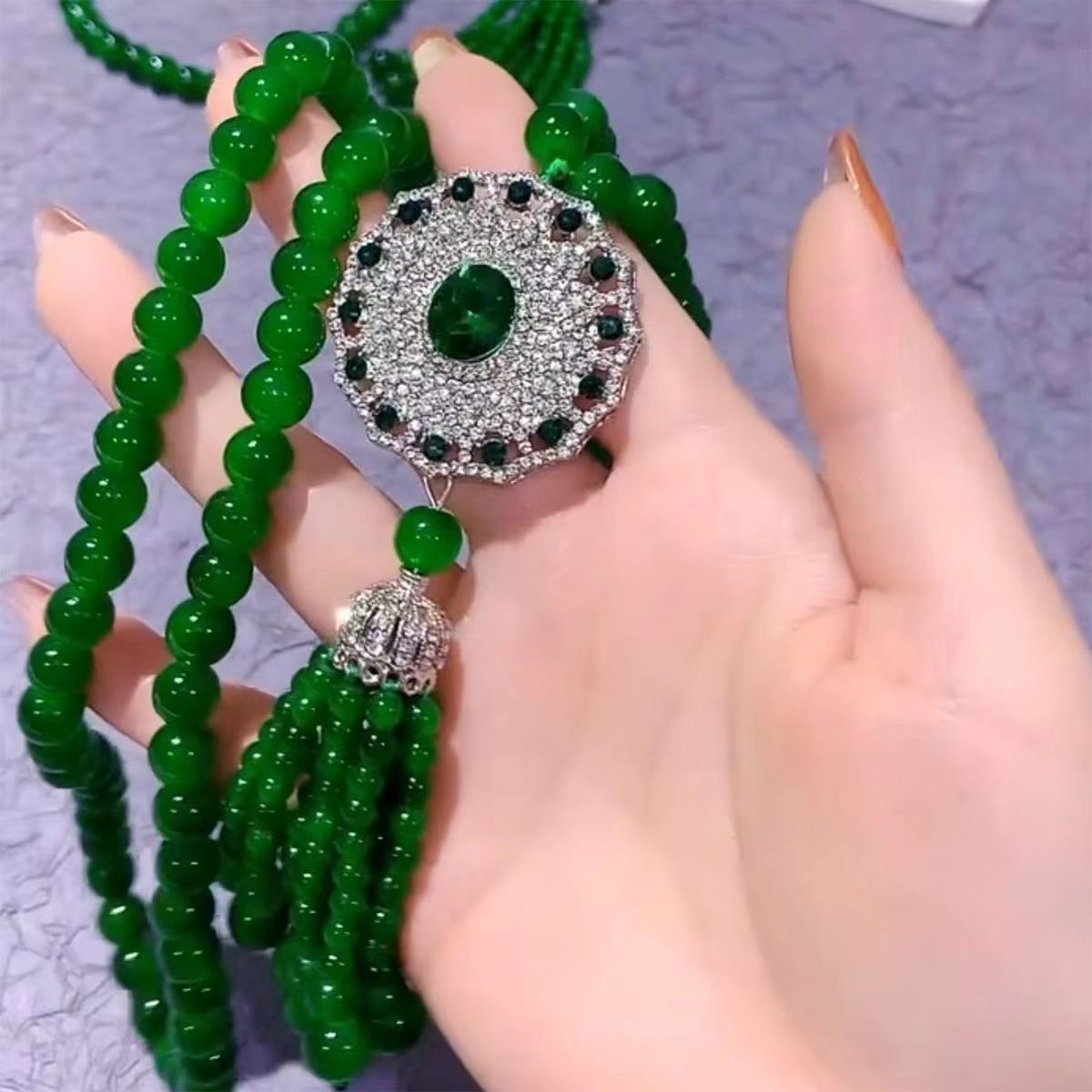 A high-end and luxurious green micro-inlaid diamond ruyi tassel long necklace, a new retro Chinese style and a fashionable green pearl necklace detail image 7
