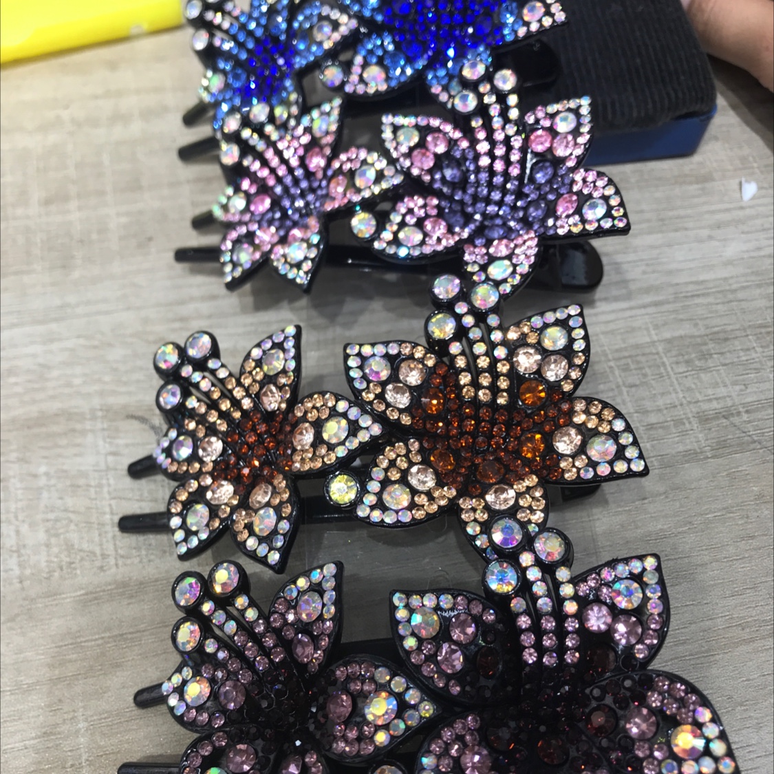 创意饰品植绒发夹 发卡头饰 独特设计 简约时尚 稳固耐用 不伤发质头饰发夹