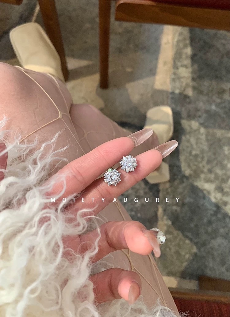 多拉西拉 小太阳花满钻精致小耳钉百搭优雅时尚 925银针详情图4