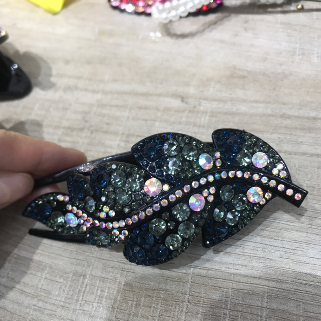 创意饰品发卡发夹植绒头饰 独特设计时尚女士头发装饰品简约大方持久固定发夹头饰详情图1