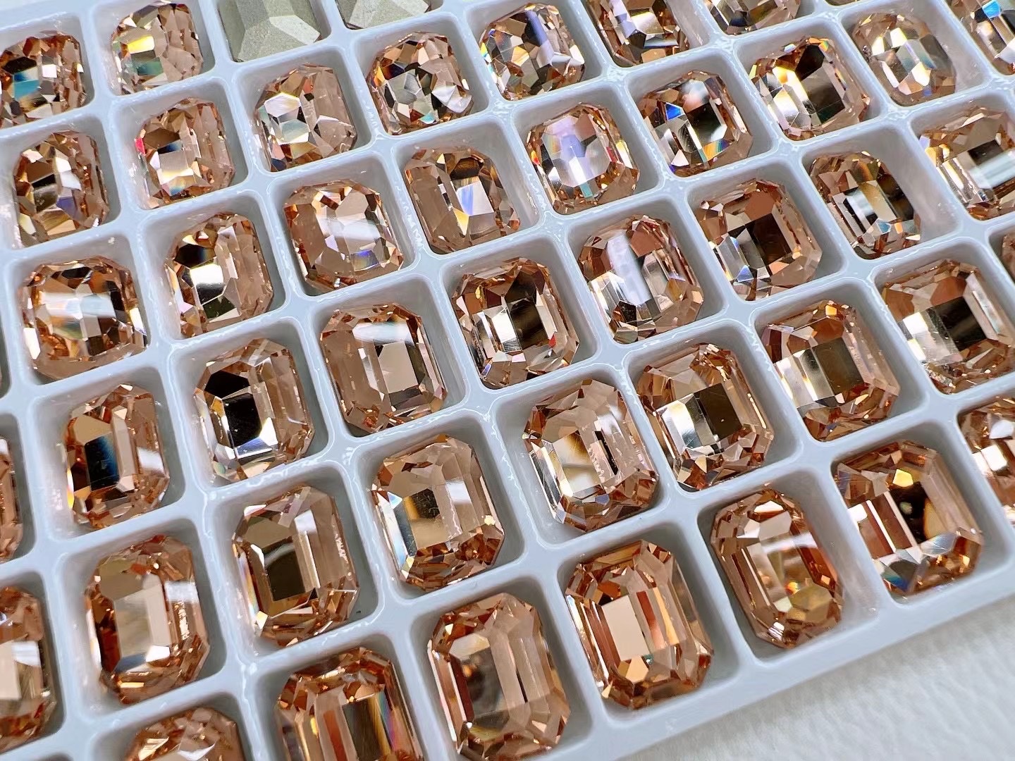 施华洛世奇玻璃手缝钻，秋天美拉德色系，秋冬的专属色系
玻璃水晶，用于服饰，头饰，手机壳，各种饰品，各种各种DIY详情图2