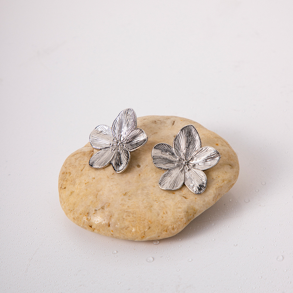 Estilo de corte retro exagerado diseño sentido de oro cinco pétalos pendientes de flor anillo de diseño superior sentido de los pendientes de oído de las mujeres pendientes de oído detail image 5