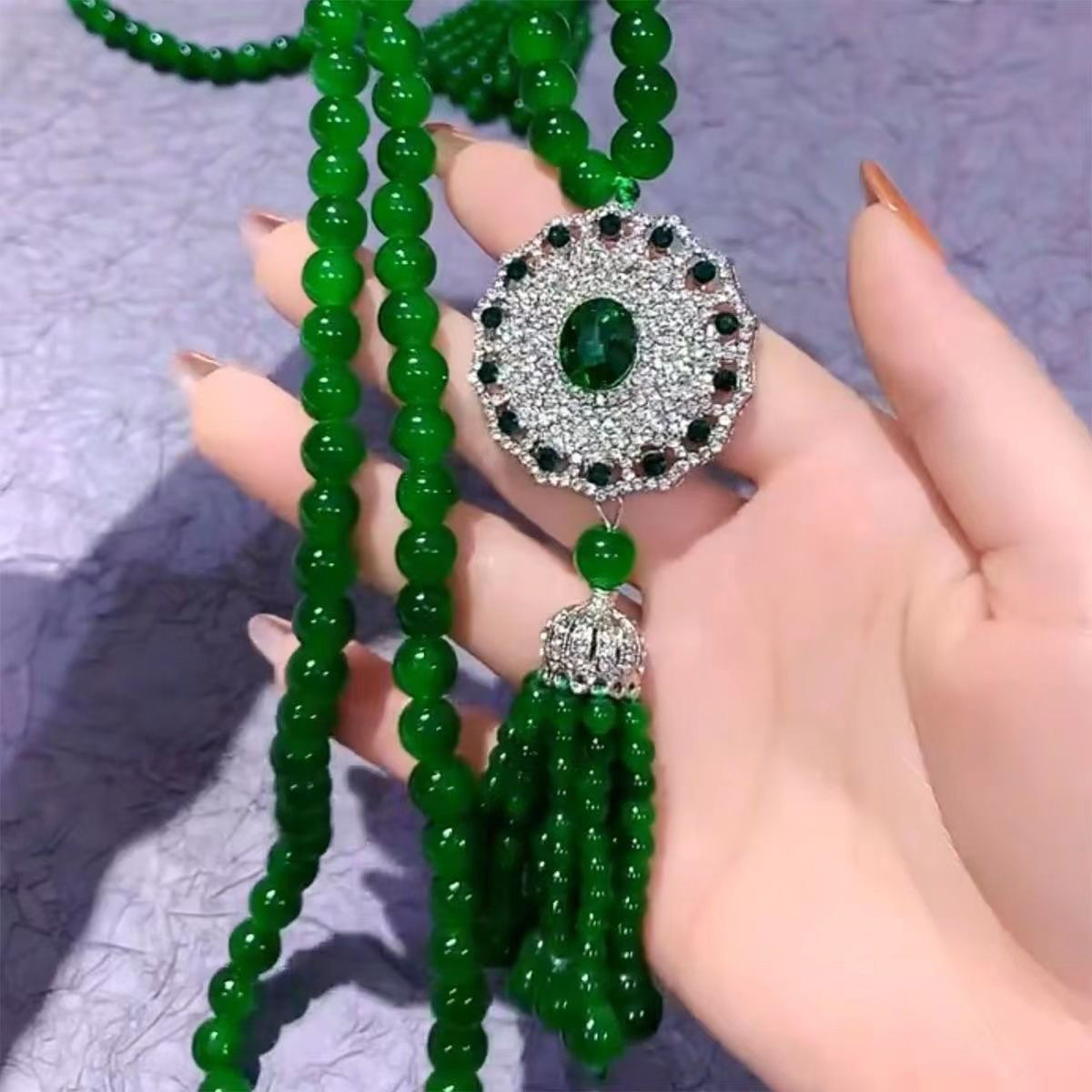 A high-end and luxurious green micro-inlaid diamond ruyi tassel long necklace, a new retro Chinese style and a fashionable green pearl necklace detail image 5