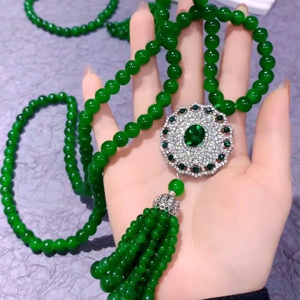 A high-end and luxurious green micro-inlaid diamond ruyi tassel long necklace, a new retro Chinese style and a fashionable green pearl necklace detail image 6