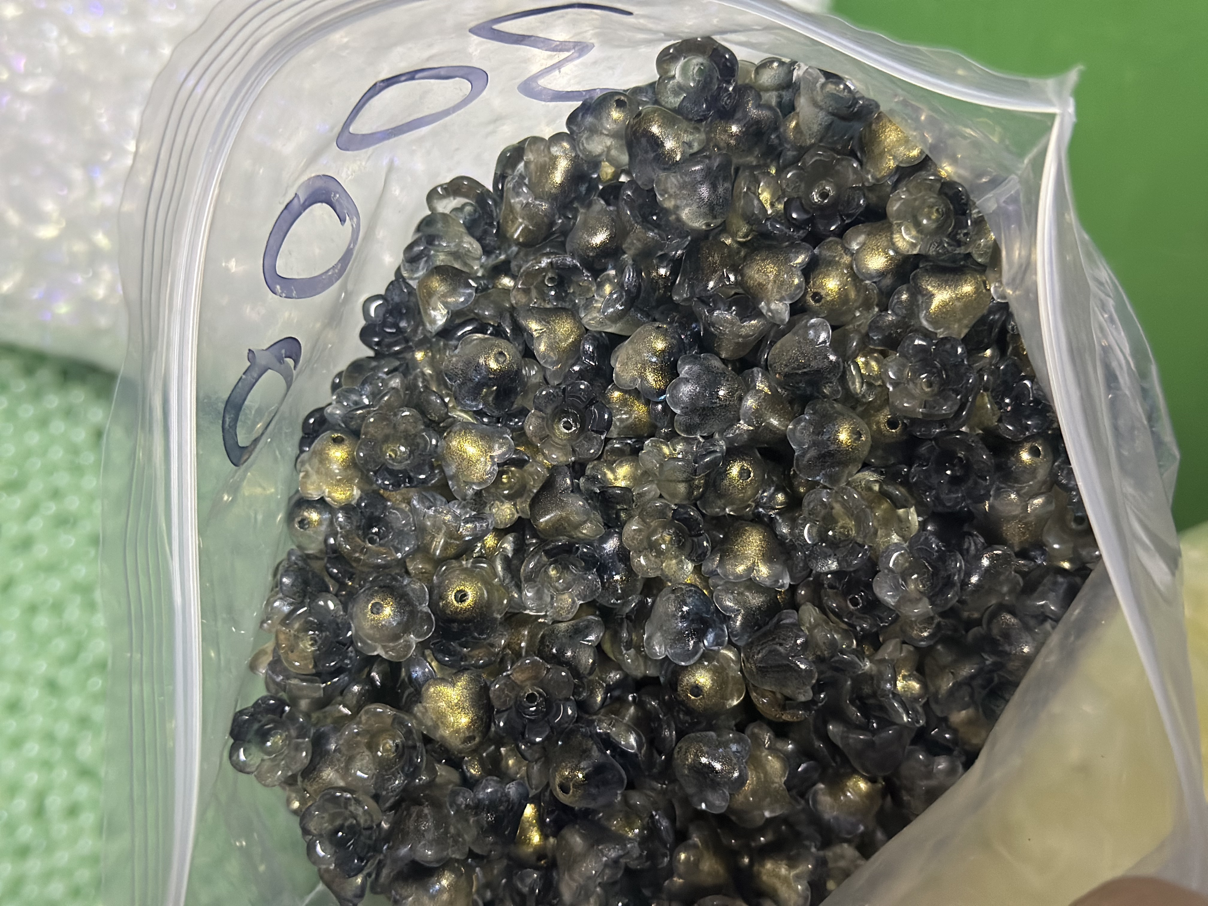 琉璃珠7x12mm铃兰花散珠风铃草花苞铃铛花铃diy饰品发簪串珠材料铃兰花厂家直销白底实物图