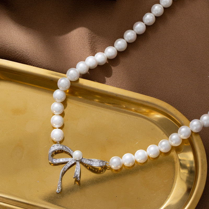 Butterfly pendant necklace is a short, elegant, simple, fashionable and exquisite accessory for women detail image 4