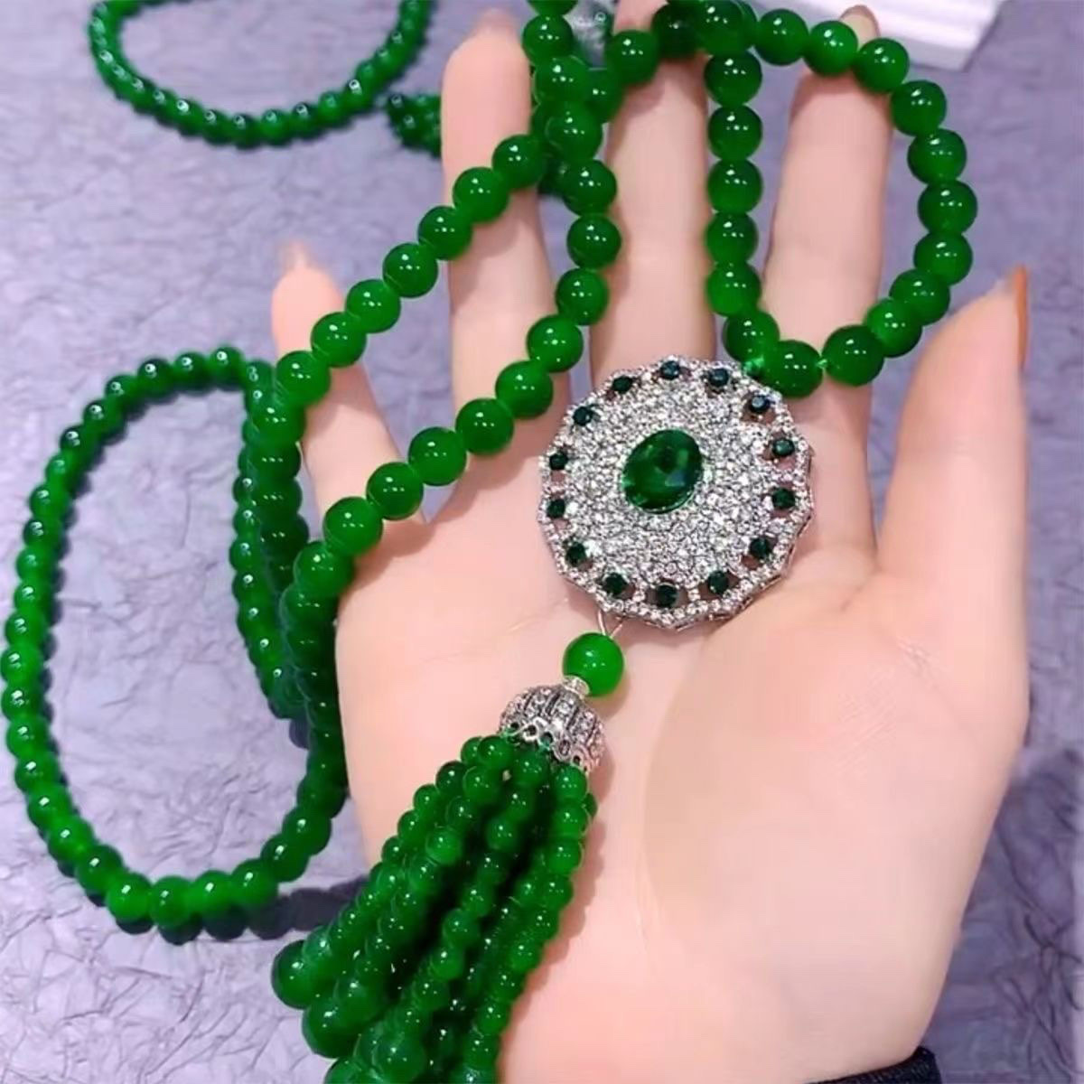 A high-end and luxurious green micro-inlaid diamond ruyi tassel long necklace, a new retro Chinese style and a fashionable green pearl necklace details Picture