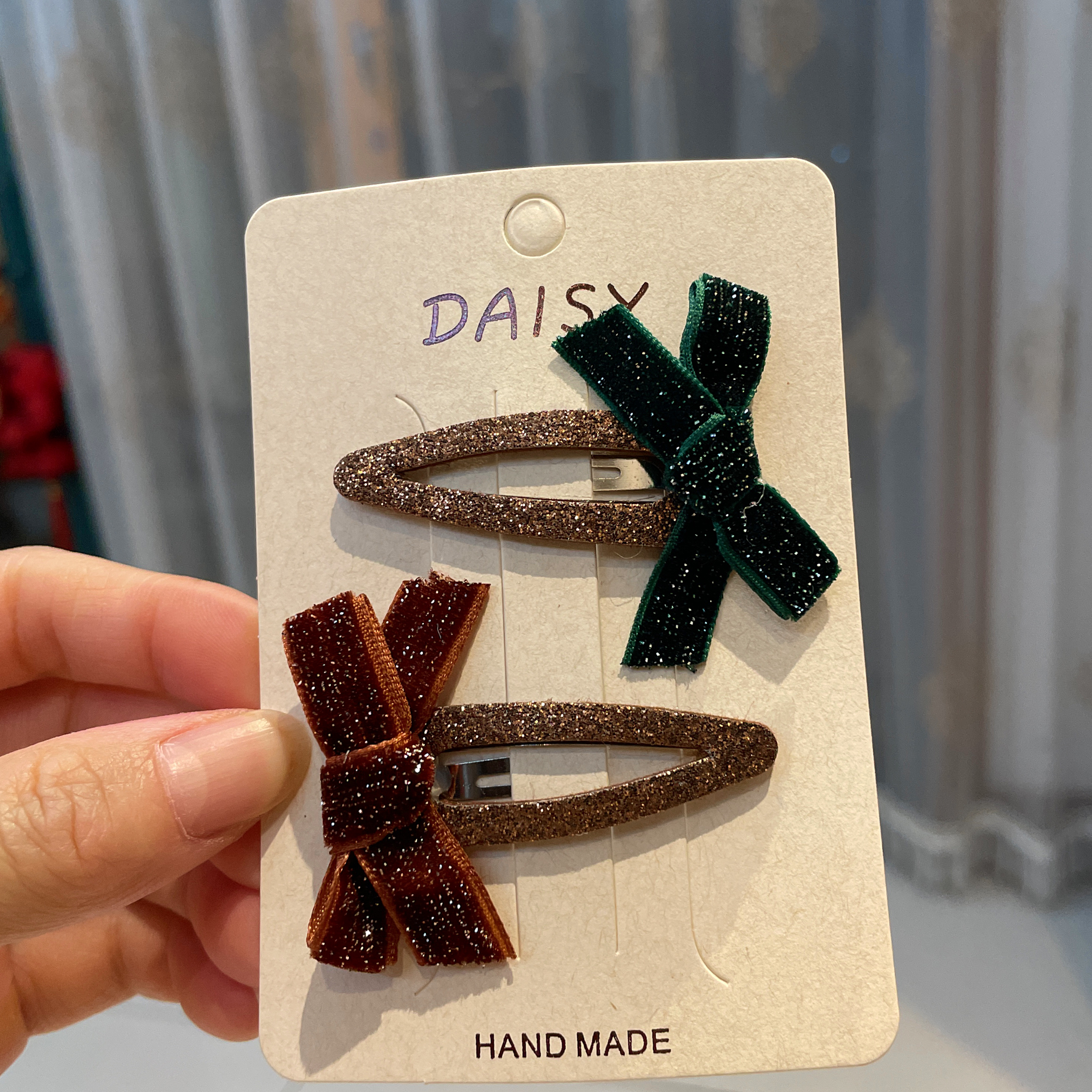 The new 2024 children's cute hairpin is paired with a lightweight and cute hairpin wig accessory. The children's 2024 cute hairpin Application Scenario