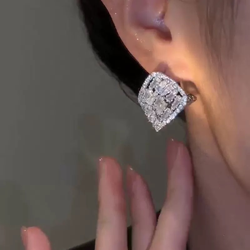 1创意耳饰 独特设计耳钉 简约时尚个性饰品 青春气息耳饰装扮产品图