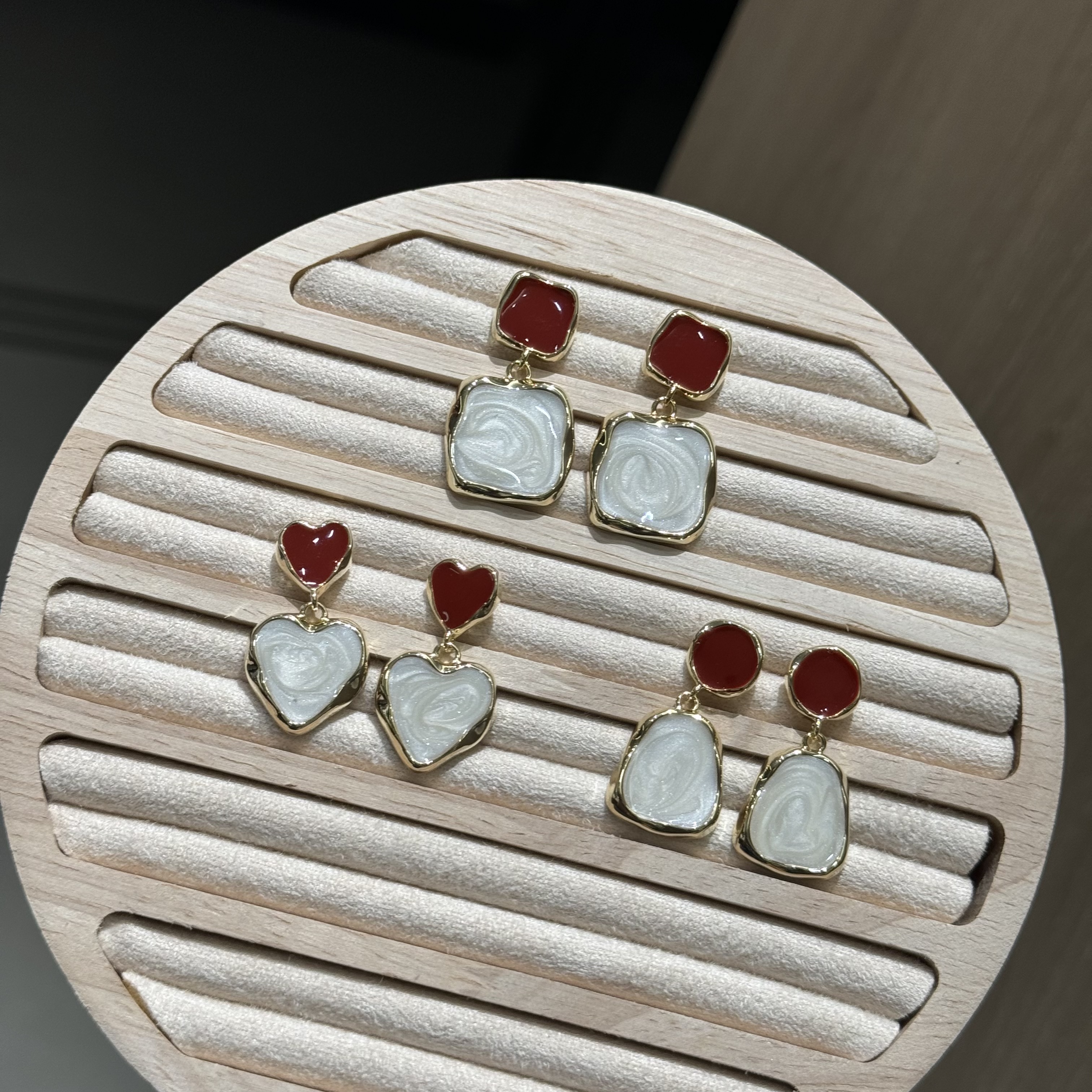 The unique design of the oil-dripping red Christmas and New Year creative earrings with stud earrings is exquisite and fashionable. It is a light luxury daily accessory for women