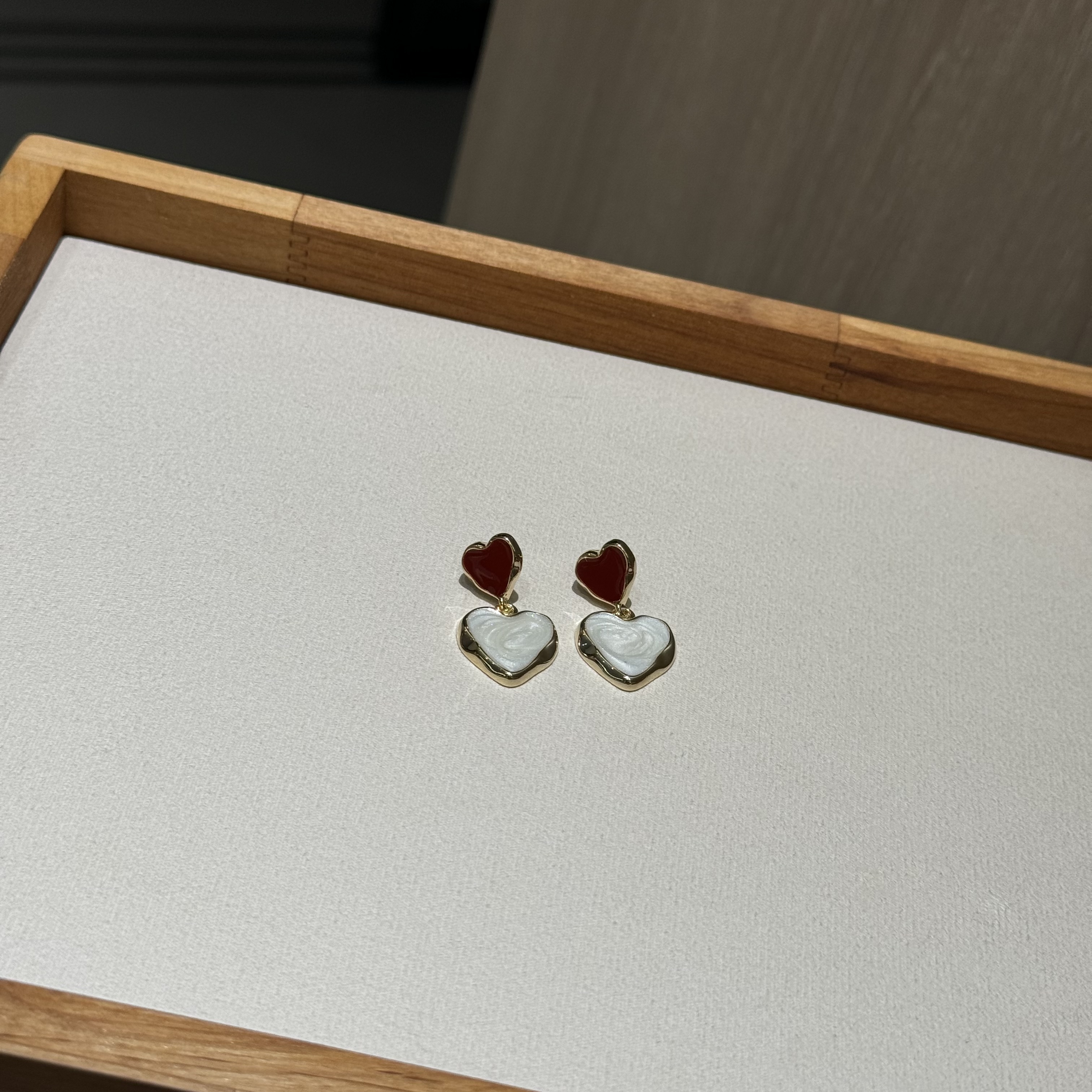 The unique design of the oil-dripping red Christmas and New Year creative earrings with stud earrings is exquisite and fashionable. It is a light luxury daily accessory for women Specification image
