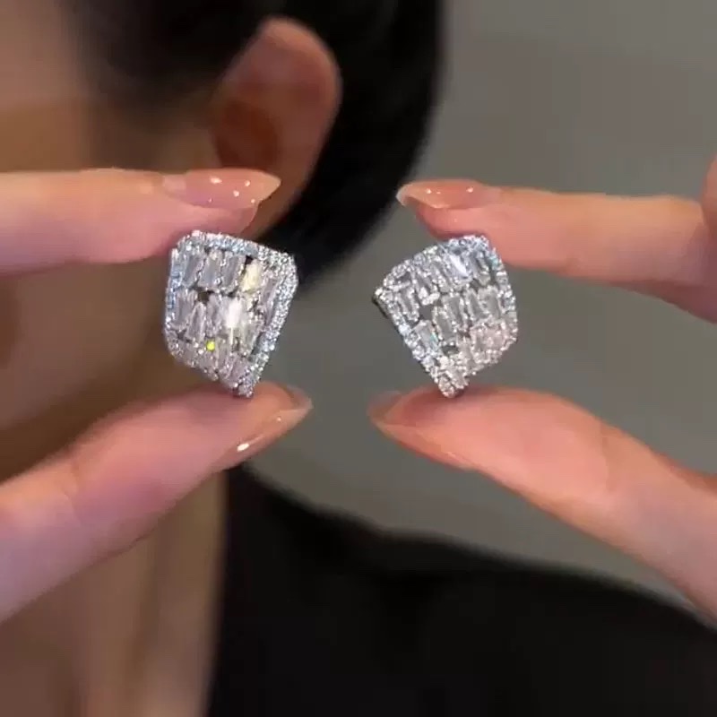 1创意耳饰 独特设计耳钉 简约时尚个性饰品 青春气息耳饰装扮详情图2