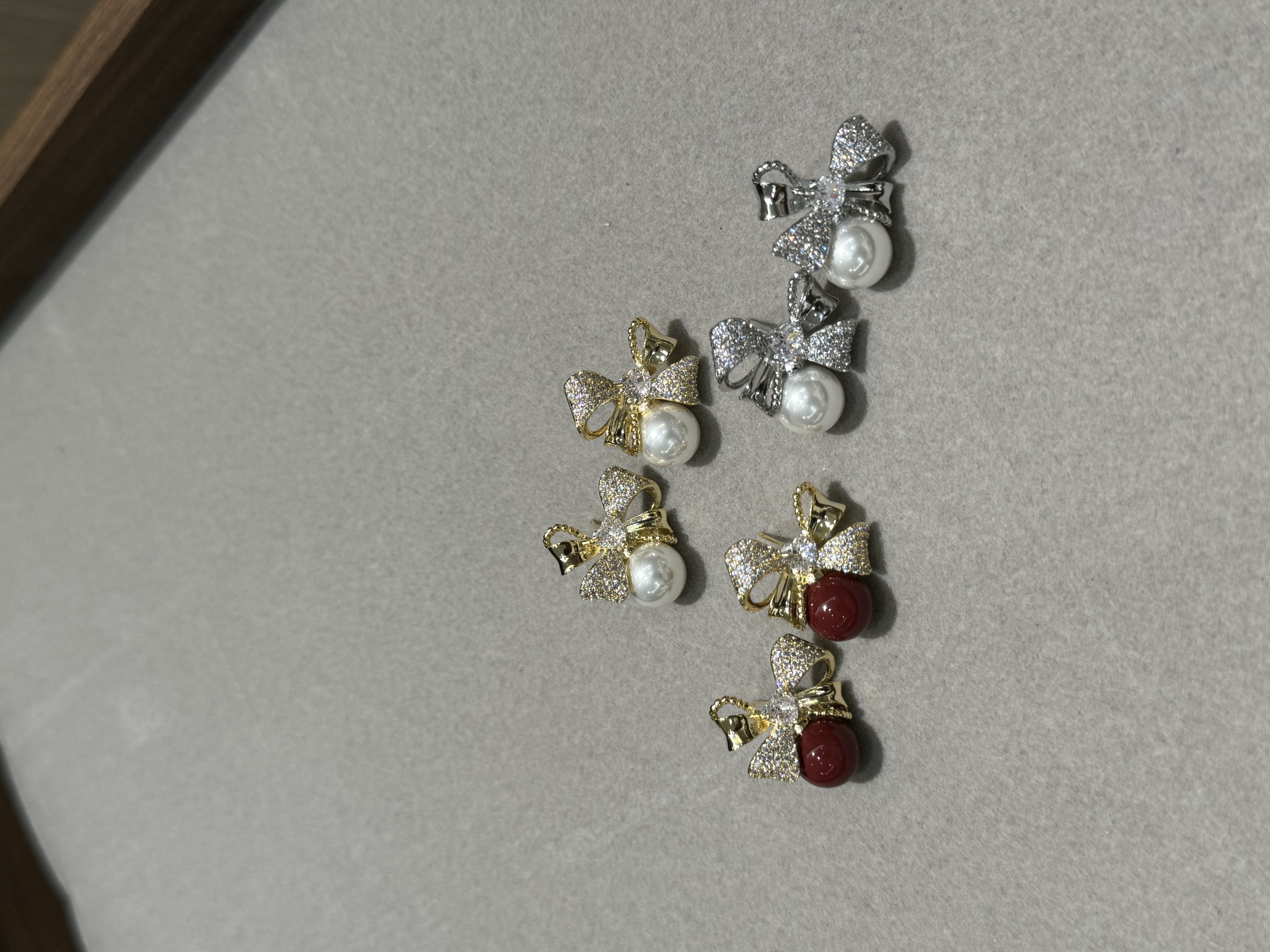 1218 Accessories, creative earrings, unique design, delicate and small stud earrings, ladies' head accessories, high-end and fashionable accessories, bows