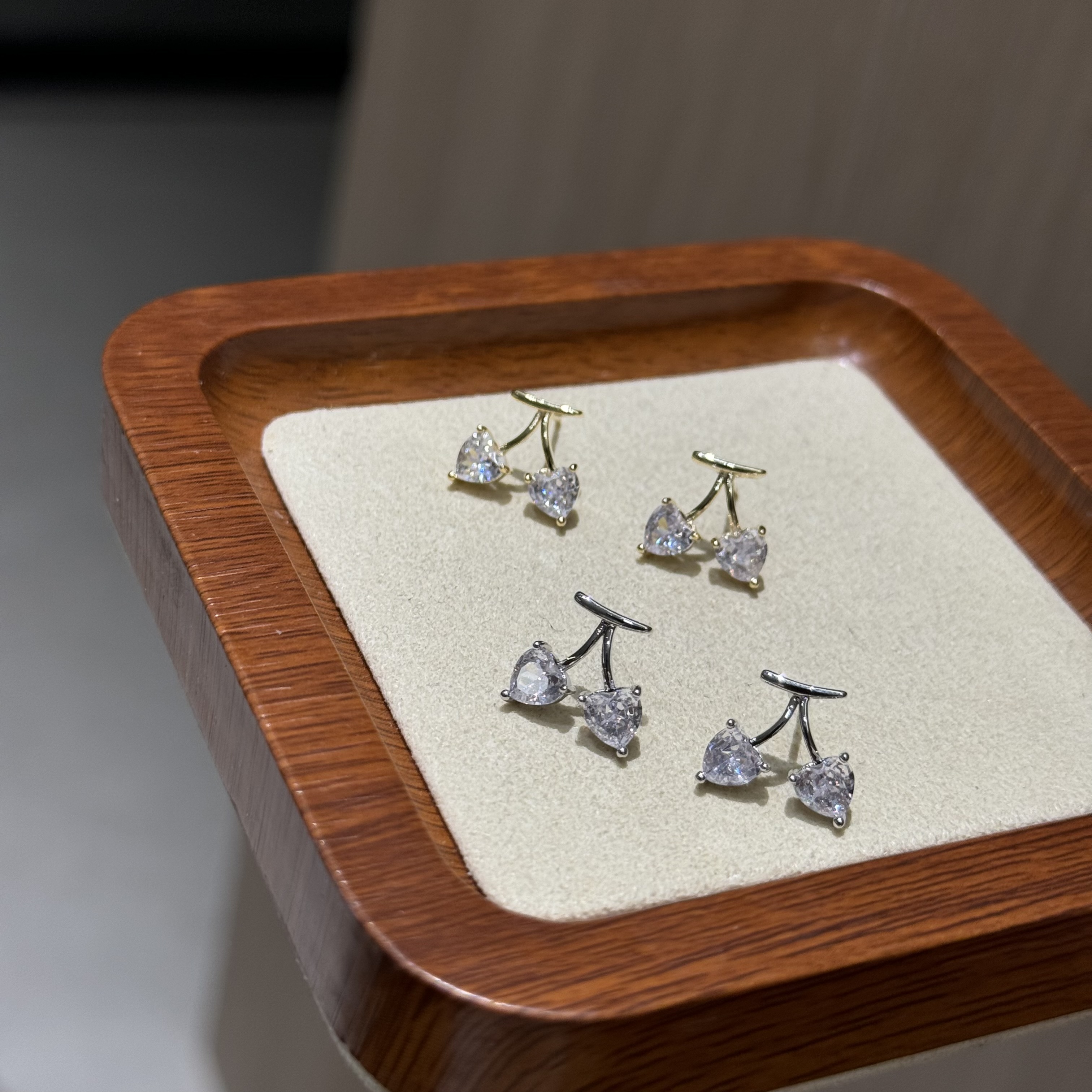 The cherry Zircon style is exquisitely cute with a unique design. The stud earrings are simple and fashionable, making it a refined choice for ladies' jewelry