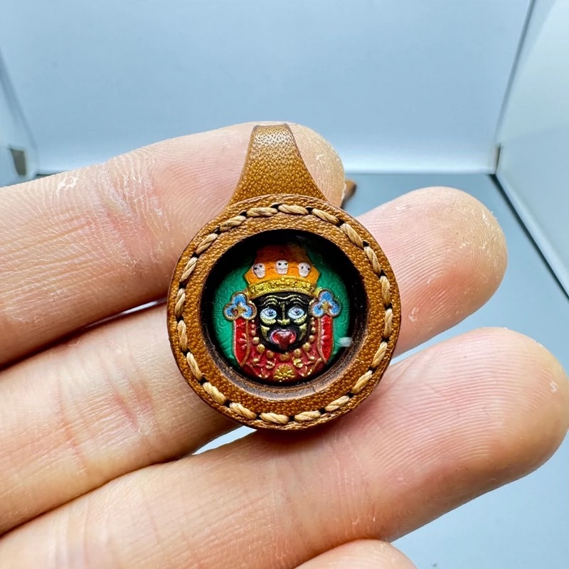 精致手绘唐卡￼牛皮小唐卡￼全身画像 不锈钢十字架吊坠 佛牌配件 精致耐用 时尚首饰 男女通用款 佛牌吊坠详情图7