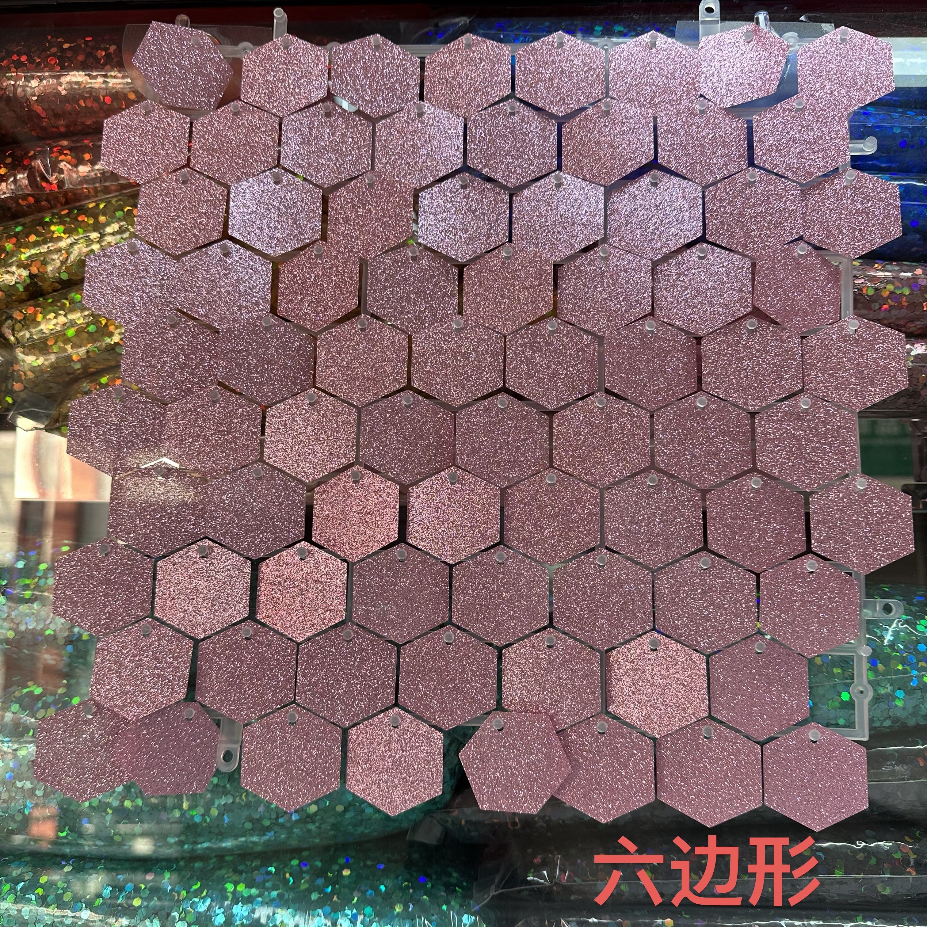 工厂直供新款风动板，优质风动板，背景墙室内装饰亮片风动扣板 派对亮片背景墙 风动板背景风动扣板 舞台派对产品图