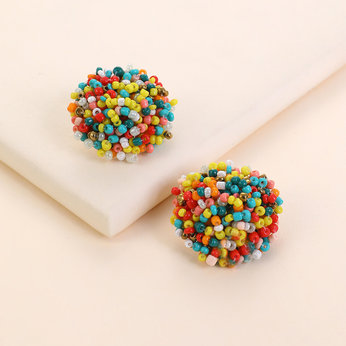 Handmade rice bead colored stud earrings, Bohemian-style earrings for girls, factory direct sales. Customization of various colors of stud earrings and creative accessories is available Specification image