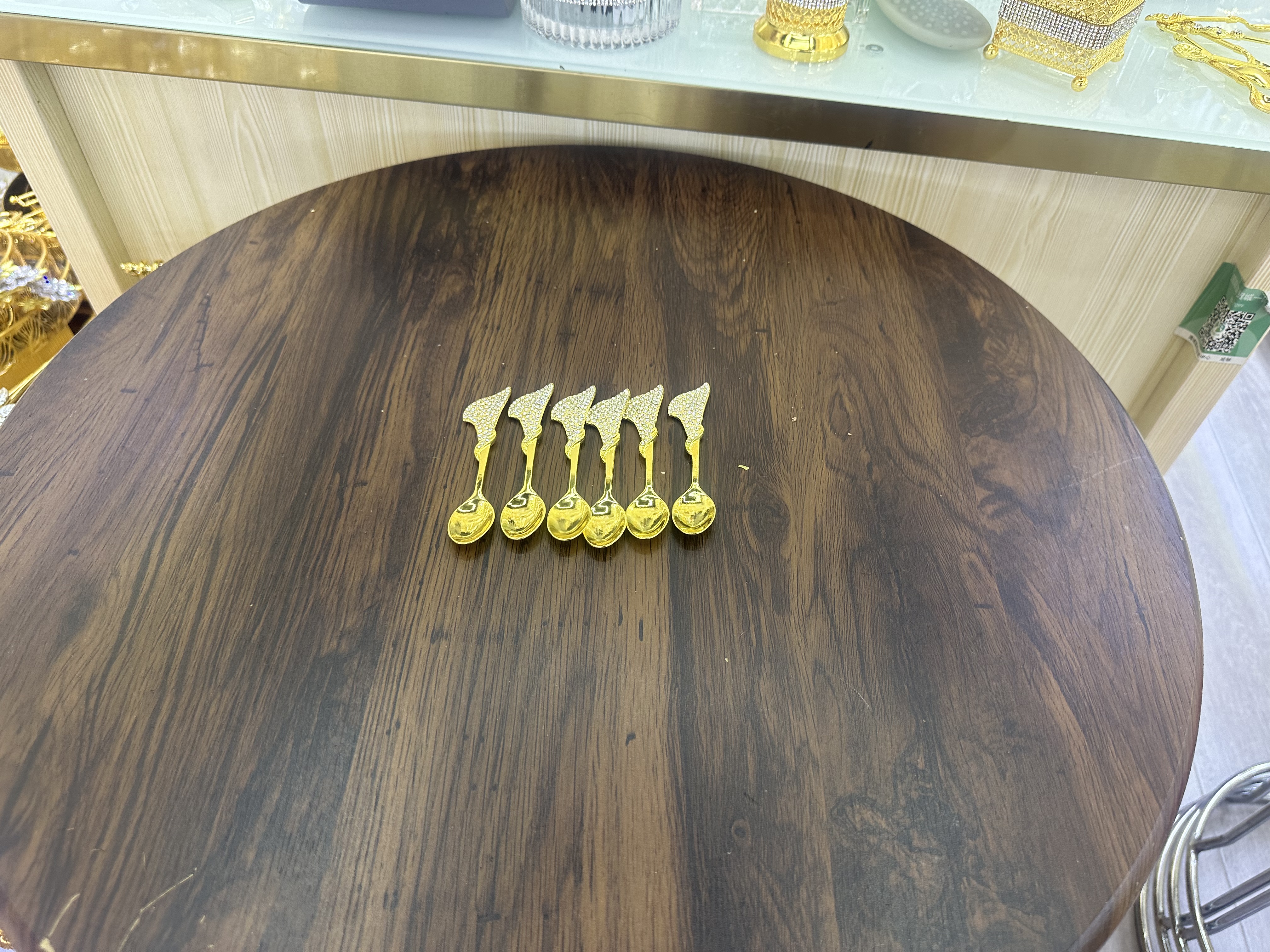 琉璃花瓶 精致玻璃工艺品 独特玻璃弹珠设计 玻璃烟灰缸 功能多样化家居装饰品
