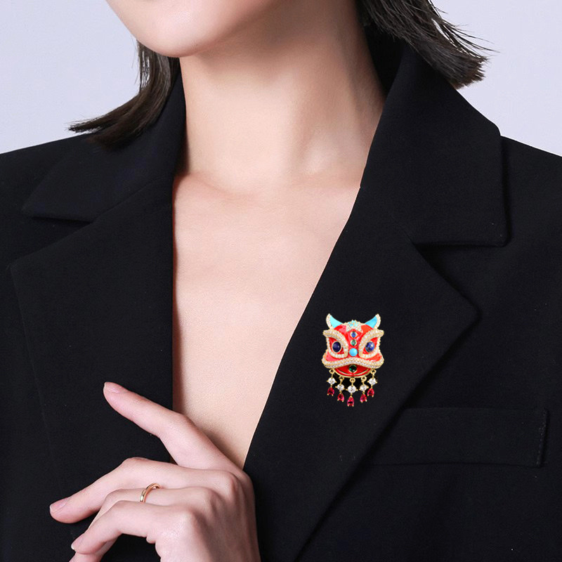 096奥玛动漫徽章胸针 衣饰装饰品 个性创意 徽章定制 独特设计 高品质材质醒狮配饰高级个性国潮徽章胸针衣饰徽章定制细节图